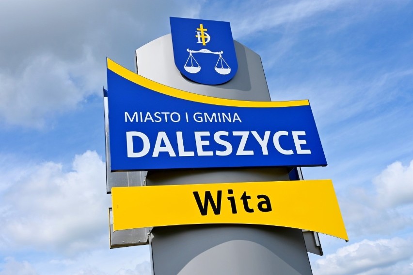 Nowe witacze w gminie Daleszyce, w powiecie kieleckim przykuwają wzrok kierowców. Zobaczcie jak wygladają