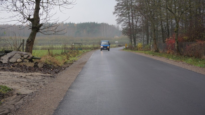 Kolejny etap remontu drogi powiatowej na terenie Gminy Pniewy zakończony. Na inwestycję przeznaczono ponad milion złotych