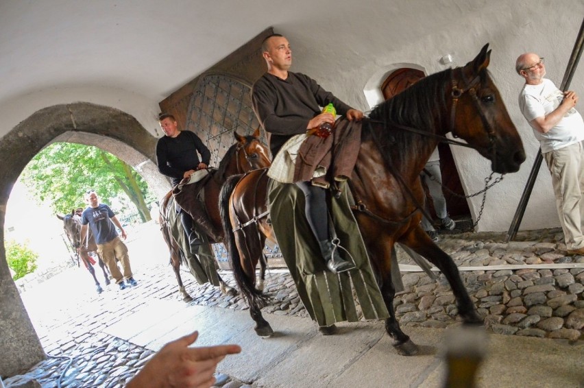 "Korona królów" na zamku w Kwidzynie. Drugi dzień na planie, zdjęcia tym razem na dziedzińcu [zdjęcia]