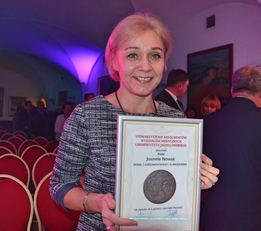 Joanna Nowak z medalem "za zasługi dla kultury i języka...