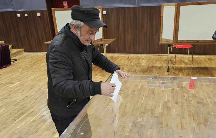 Trwa druga tura wyborów samorządowych 2024 w gminie Nagłowice w powiecie jędrzejowskim. Zobacz na zdjęciach, jak przebiega głosowanie