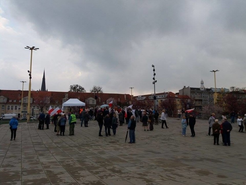 „Apel poległych wartości” podczas manifestacji KOD