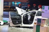 Pijana 17-latka kierowała autem, które wjechało w stację benzynową na al. Jana Pawła II w Łodzi! [ZDJĘCIA]