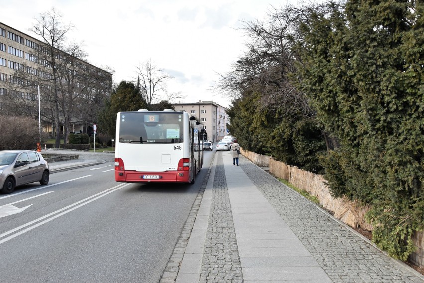 Miasto chce umożliwić autobusom MZK jazdę przez plac...