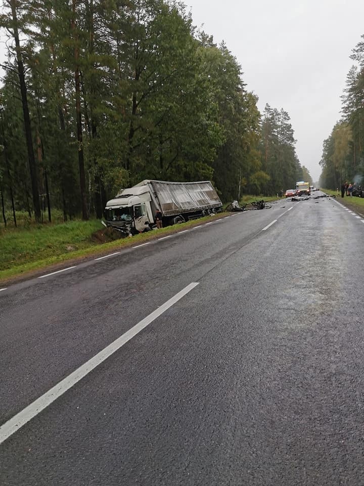 Tatarowce. Tragiczny wypadek na DK 65. Cztery osoby, w tym dzieci zginęły w zderzeniu samochodu osobowego z tirem [ZDJĘCIA]