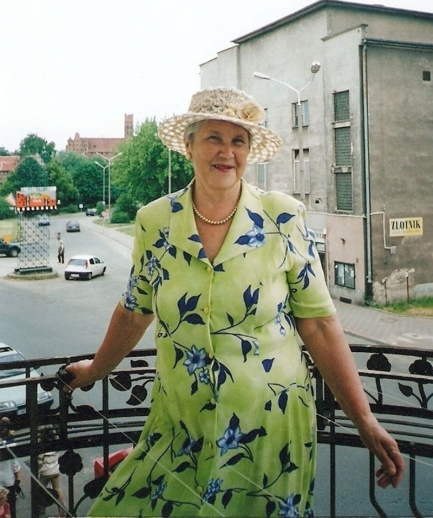 Halina Łukawska na balkonie mieszkania przy ul. Kościuszki w...