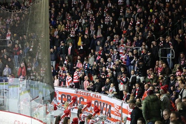 Zobacz kolejne zdjęcia. Przesuwaj zdjęcia w prawo - naciśnij strzałkę lub przycisk NASTĘPNE