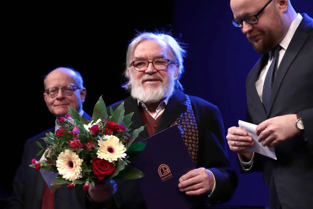 Uroczysta gala z okazji wręczenia Nagrody ks. Pasierba malarzowi Franciszkowi Maśluszczakowi odbyła się w teatrze. Uświetnił ją koncert i wystawa prac laureata Nagrody