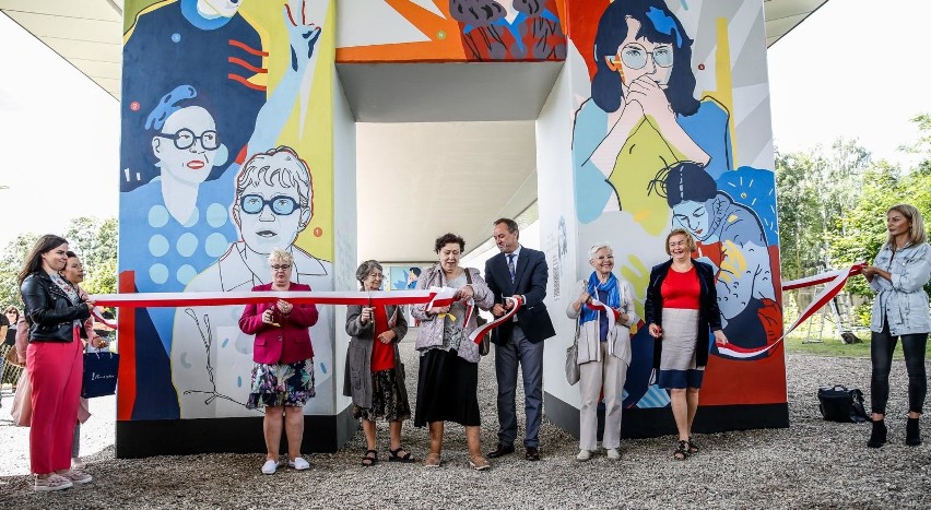 05.07.2019 Gdansk. Przystanek PKM Strzyża. Mural "Kobiety...