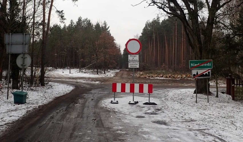Będzie nowa droga między Zdunowem a miejscowością Niedźwiedź. Ruszyła budowa