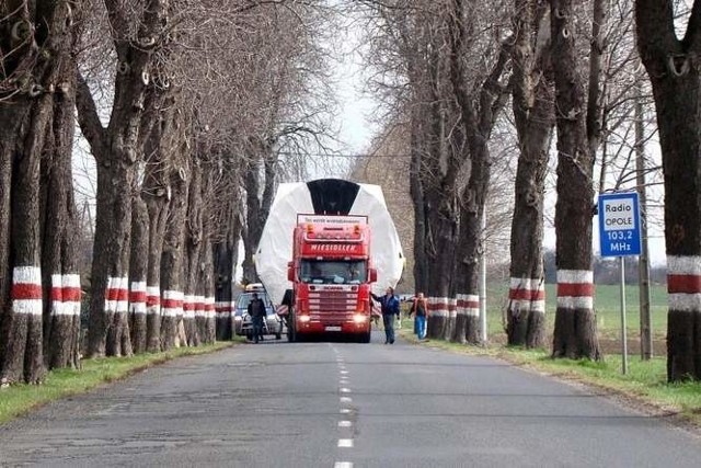 Przed wyruszeniem w trasę ładunku ponadnormatywnego każda droga jest kilkakrotnie mierzona i sprawdzana.