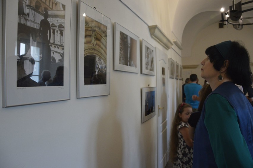 Wyjątkowa wystawa w pińczowskim domu kultury. Fotograficy uchwycili Wenecję [ZDJĘCIA Z WERNISAŻU]