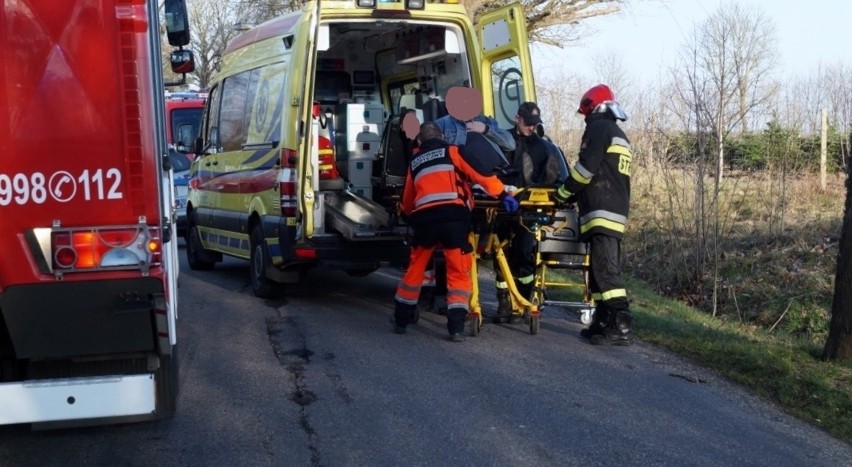 Wypadek koło Żelkowa. Jedna osoba trafiła do szpitala