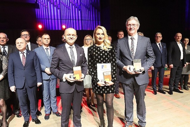 Menedżer Roku Regionu Łódzkiego 2018, od lewej: Mariusz Golec, prezes Wielton SA, Magdalena Malaczyńska, prezes firmy Indigo Nails, Krzysztof Bednarek, prezes firmy OCMER.