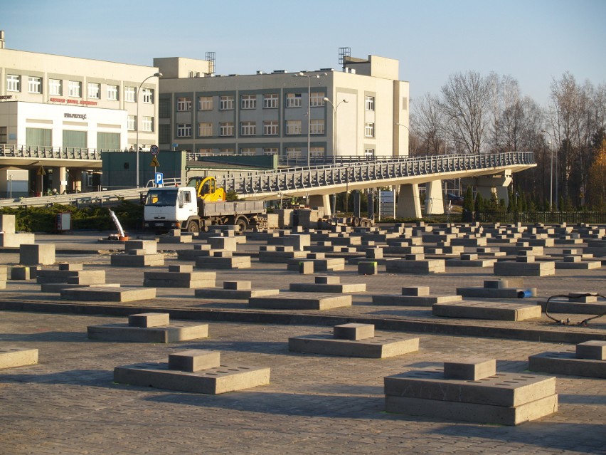 Szpital tymczasowy w Ostrołęce. Daniel Obajtek, prezes Orlenu, mówił w Ostrołęce m.in. o dacie uruchomienia szpitala. 25.11.2020