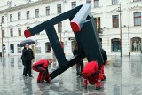 Festiwal Utajone miasto/Otwarte miasto. W centrum Lublina stanęła wielka drabinka. Są też inne instalacje. Zobacz zdjęcia