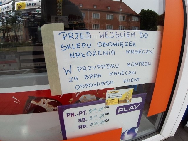 W sklepach maseczki obowiązują.