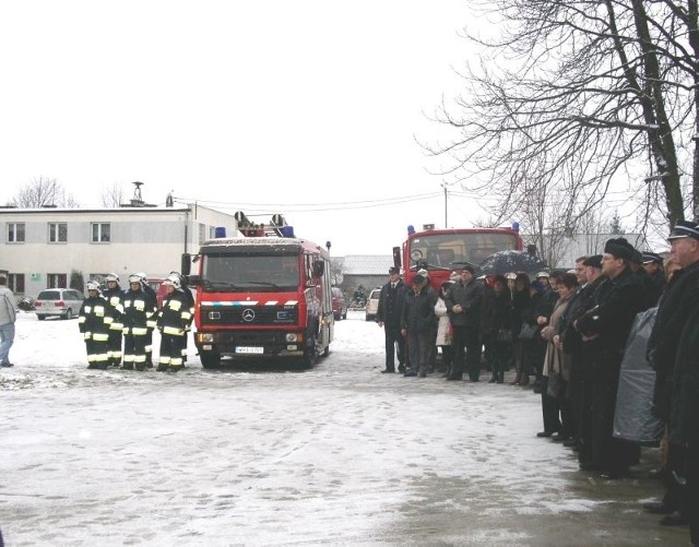 Do Ochotniczej Straży Pożarnej w Gulinie w gminie Zakrzew trafił samochód pożarniczy marki Mercedes.