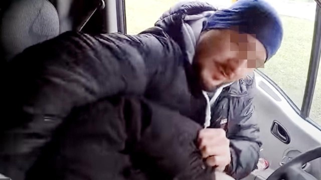 Warszawska prokuratura skierowała do sądu akt oskarżenia przeciwko Piotrowi Sz. za atak na kierowcę busa należącego do antyaborcyjnej Fundacji Pro–Prawo do Życia.