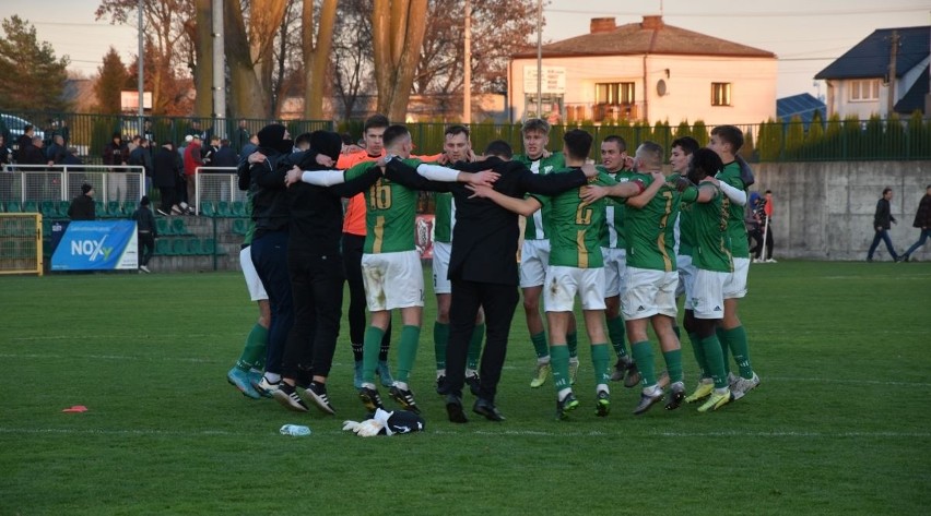 Proch Pionki wygrał wyjazdowy mecz z Królewskimi Jedlnia aż...