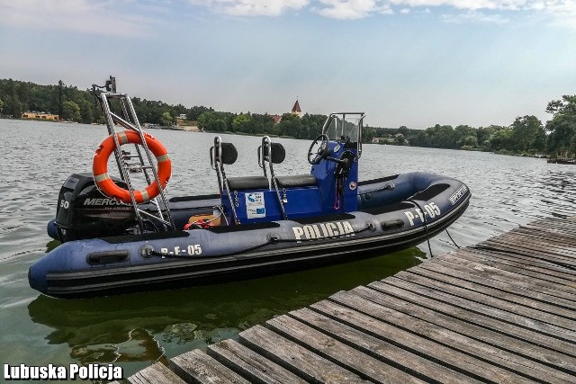Policjant zatrzymał pijanego wodniaka na jeziorze Lubiąż.