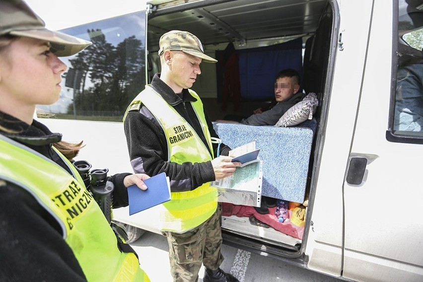 Busa na ukraińskich numerach rejestracyjnych zatrzymała...