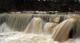 Niebezpiecznie wzrasta poziom rzek i potoków w Bieszczadach i Beskidzie Niskim [ZDJĘCIA, WIDEO]