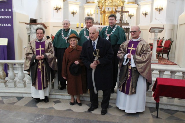 Pan Jerzy otrzymał szablę w sobotę w bazylice NNMP w Chełmie podczas mszy św. 