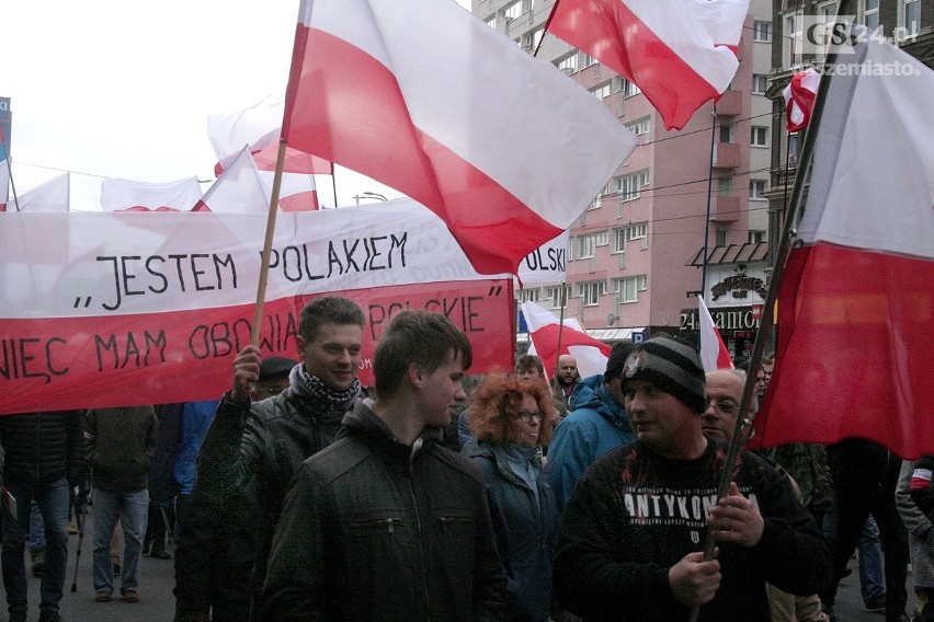 VII Szczeciński Marsz Niepodległości. Apel pamięci, odśpiewanie hymnu i przejście ulicami miasta