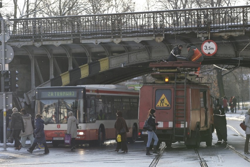 Gdańsk: Kłopot z trakcją pod wiaduktem nad al. Hallera zostanie zażegnany? Trwa wybór wykonawcy przebudowy trakcji