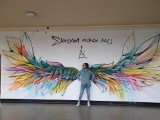 Nowy mural w częstochowskim liceum. Ogromne skrzydła stanowią świetne tło do zdjęć!