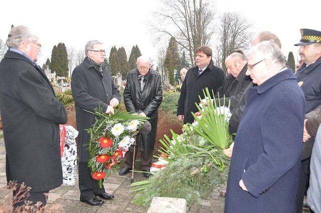 O szacunku do historii mówił między innymi wiceburmistrz Końskich Krzysztof Jasiński (drugi z lewej)