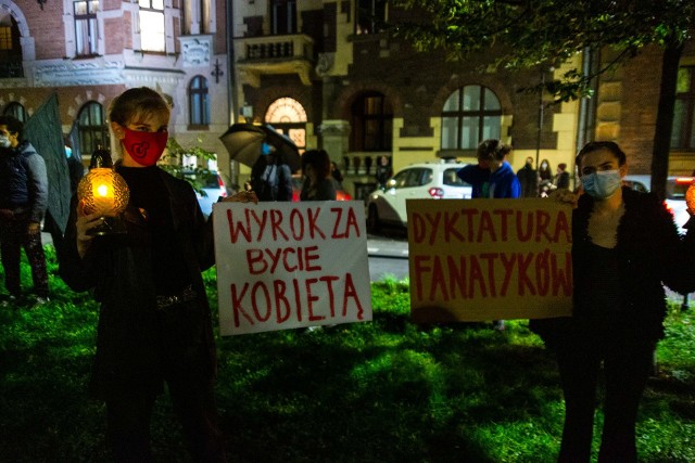 Protest przed krakowską siedzibą PiS