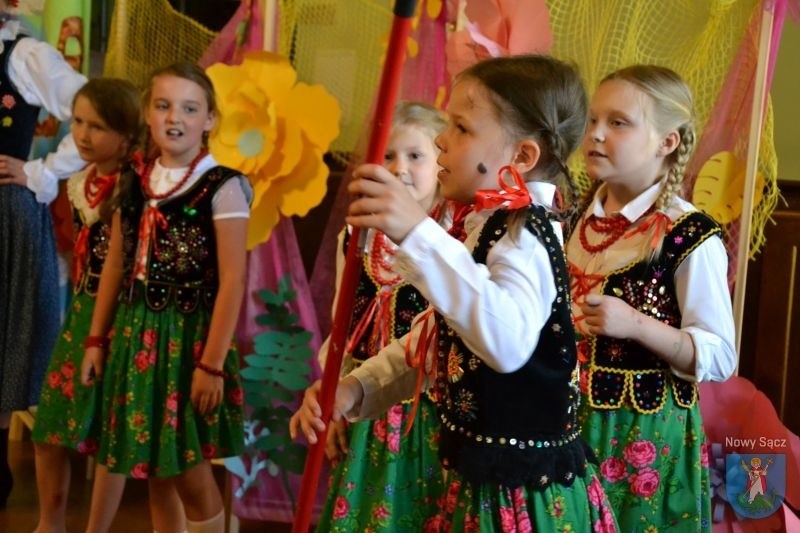 Nowy Sącz. Teatralia 2019 w wykonaniu najmłodszych. Był śpiew, taniec i etiuda [ZDJĘCIA]