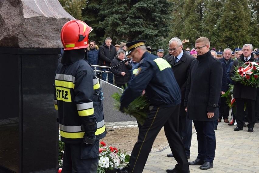 Przy komendzie PSP odsłonięto obelisk upamiętniający...