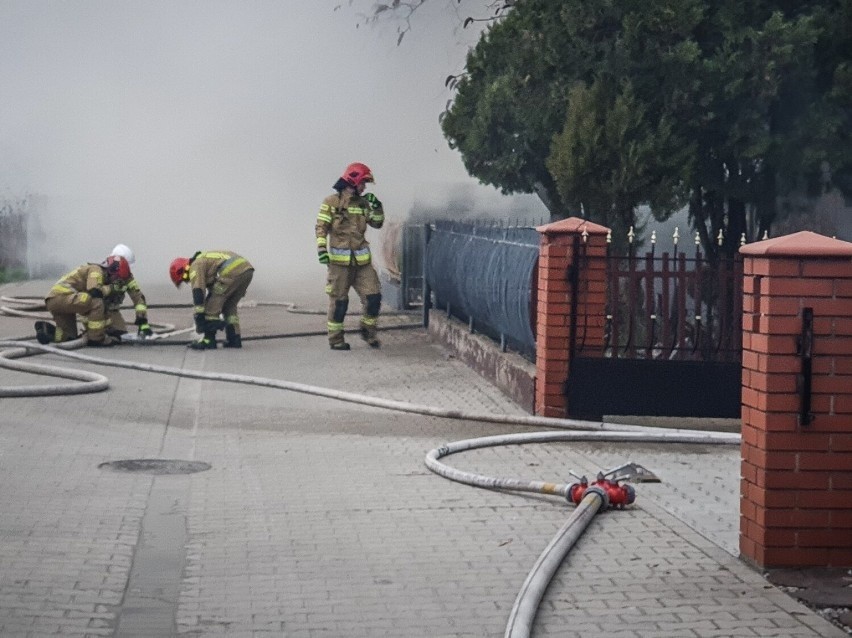 Informację o pożarze strażacy z Leszna dostali we wtorek, 29...