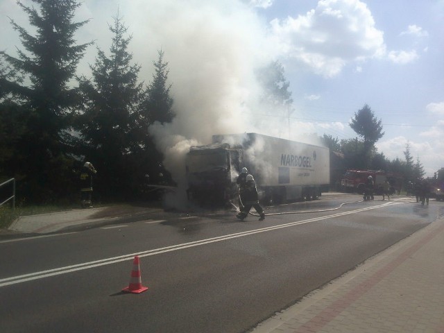 W miejscowości Jabłonica Polska doszło do pożaru samochodu ciężarowego.