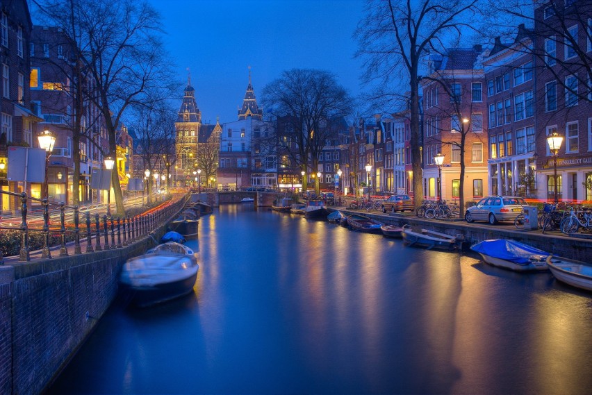 Amsterdam to największe miasto w Holandii - kraju, który...