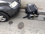 Tarnów. Wypadek skutera i samochodu osobowego. Rannego kierowcę jednośladu świadkowie wyciągnęli spod pojazdu