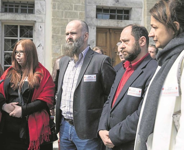 - Nie damy się zastraszyć - mówią uczestnicy protestu pod Wawelem