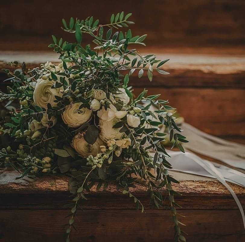 MISTRZOWIE HANDLU. Piękny bukiet ślubny dla panien młodych - propozycje z pomorskich kwiaciarni. Z tych bukietów dumne są florystki 