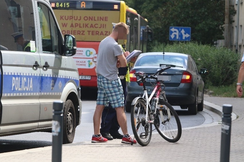 Poturbowana cyklistka trafiła do szpitala