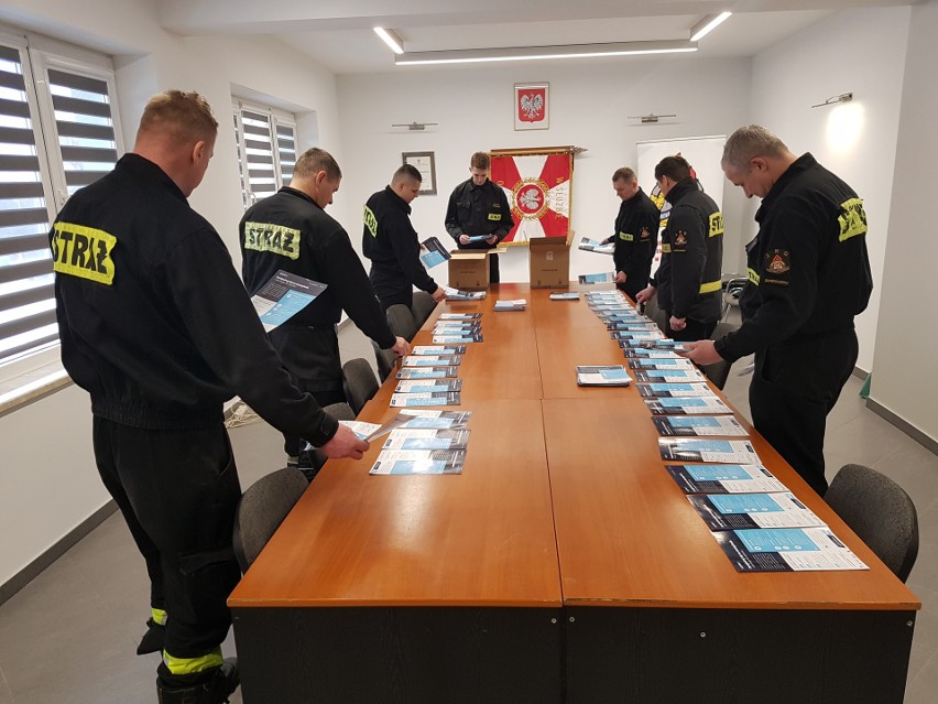 Ponadto strażacy Państwowej Straży Pożarnej w Sandomierzu...