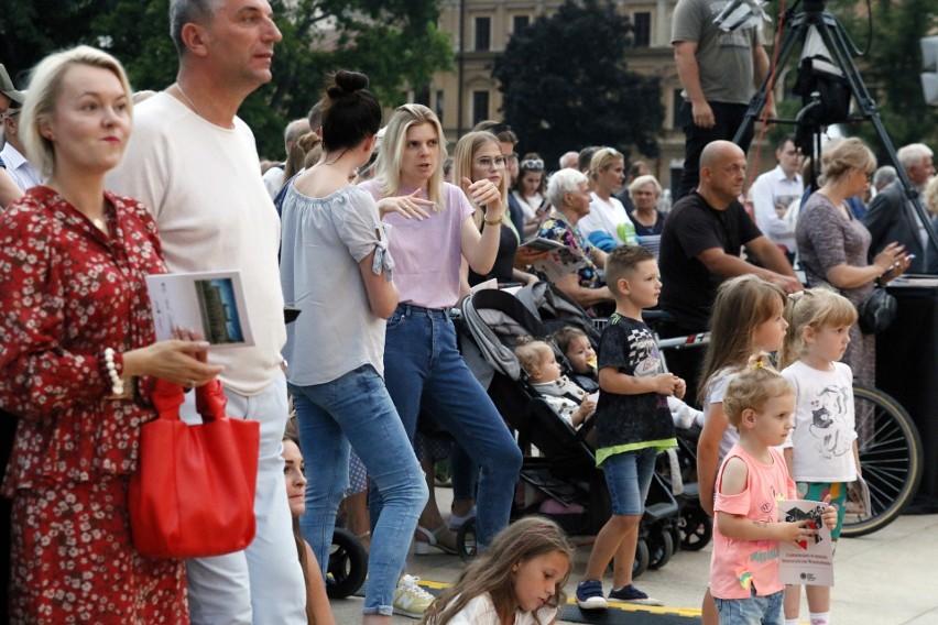 „Zaśpiewajmy w hołdzie Powstańcom Warszawskim”. Wyjątkowy koncert na Placu Litewskim w Lublinie. Zobacz zdjęcia