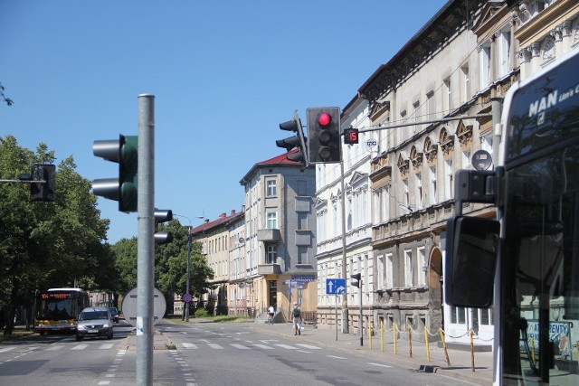 Na skrzyżowaniu ul. Kosynierów Gdyńskich z ul. Matejki do końca września będą liczniki czasu na sygnalizacji świetlnej.