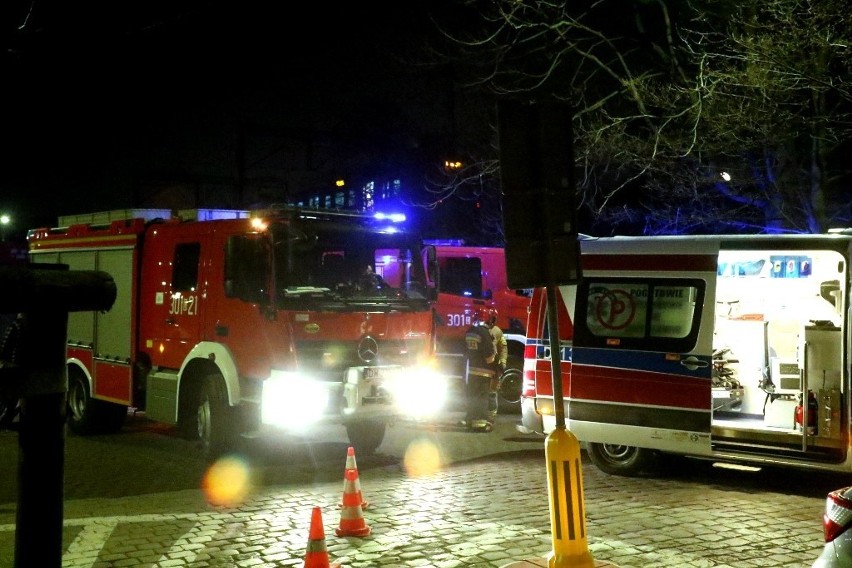 Śmiertelny wypadek w centrum Wrocławia. Pociąg potrącił mężczyznę [ZDJĘCIA]