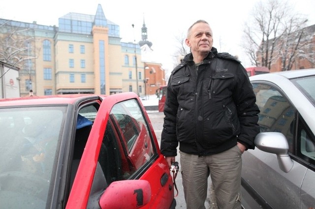 &#8211; Myślę, że w przyszłości należałoby tu zrobić parking strzeżony. Wówczas żadne cwaniaczki nie będą się tu kręcić &#8211; mówi Wiesław Hryciak.