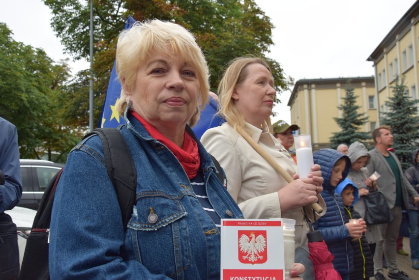 Przed Sądem Okręgowym w Białymstoku znicze zapłonęły już...