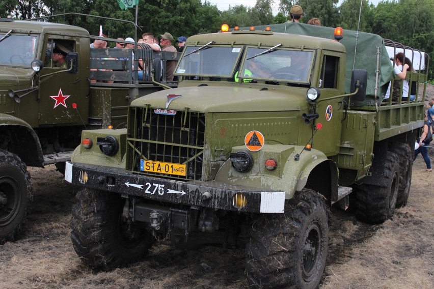 Trzebinia. Tłumy ludzi podczas I Międzynarodowego Zlotu Miłośników Militariów - Enigma 2018 [ZDJĘCIA]