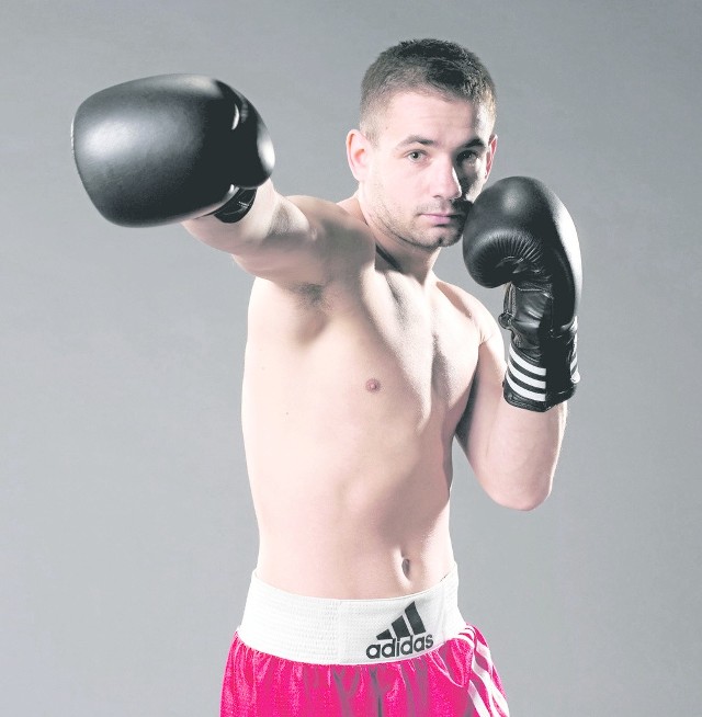 Wychowanek Czarnych Słupsk, Tomasz Mazur, na zawodowych ringach wygrał trzy walki, jedną zremisował.